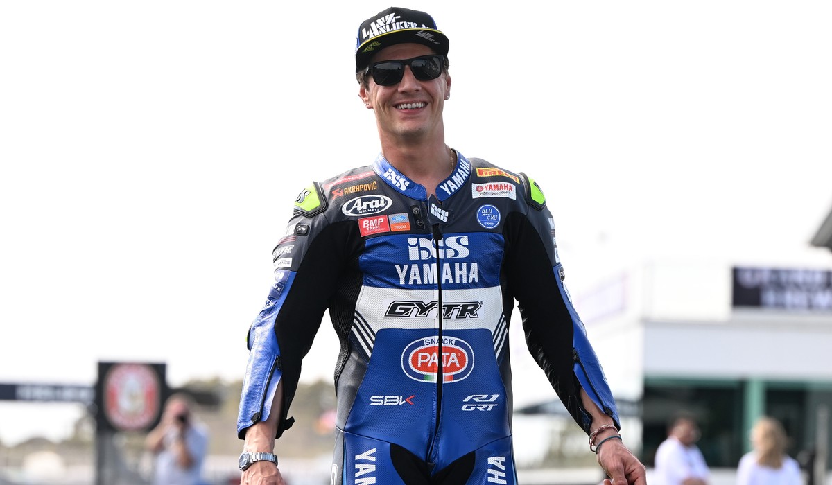 epa11171416 Swiss rider Dominique Aegerter of GYTR GRT Yamaha WorldSBK Team arrives for a group photo ahead of the Superbike World Championship on Phillip Island, Australia 22 February 2024. EPA/JOEL  ...
