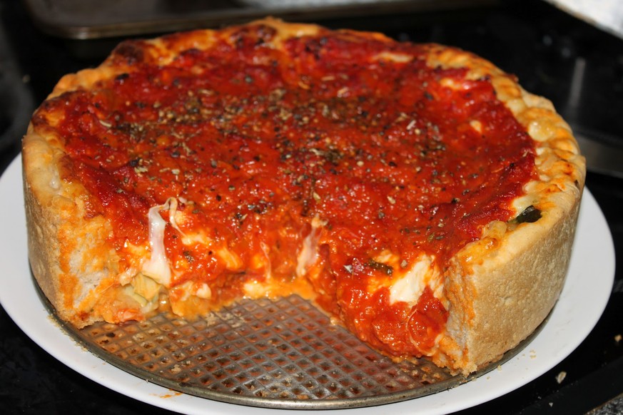 chicago deep dish pizza usa food essen 

http://www.ign.com/boards/threads/deep-dish-is-not-pizza.454292301/