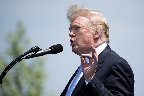 epa06740117 US President Donald J. Trump delivers remarks at the 37th Annual National Peace Officers&#039; Memorial Service at the US Capitol Building, in Washington, DC, USA, 15 May 2018. EPA/KEVIN D ...