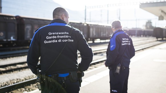 Grenzwächter am Bahnhof in Buchs.