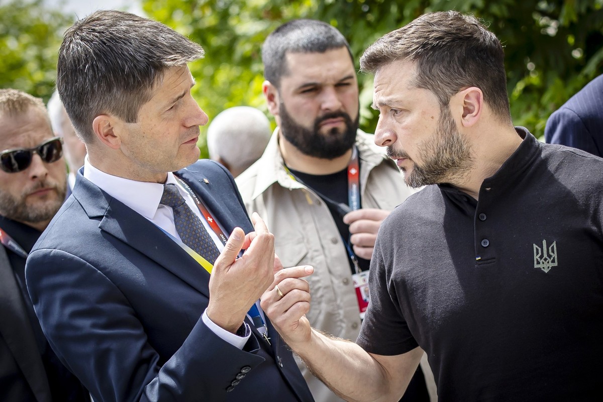 FILE - IN REGARD TO SWISS AMBASSADOR GABRIEL LUECHINGER'S PARTICIPATION IN THE MOSCOW SECURITY CONFERENCE, WE PROVIDE YOU WITH THE FOLLOWING PICTURES: Swiss Ambassador Gabriel Luechinger, Head of ...
