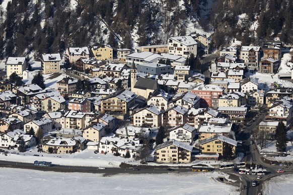 Die Ortschaft Silvaplana im Engadin, am Sonntag, 9. Maerz 2025. (KEYSTONE/Peter Klaunzer)