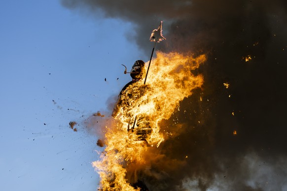 The &quot;Boeoegg&quot; explodes on the Sechselaeuten square in Zurich, Switzerland, on Monday April 17, 2023. The Sechselaeuten (ringing of the six o&#039;clock bells) is a traditional end of winter  ...