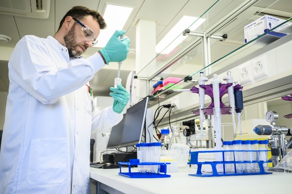 A scientist works in the animal science lab during the inauguration of Nestle Institute of Agricultural Sciences, in Vers-chez-les-Blanc, near Lausanne, Switzerland, Wednesday, May 3, 2023. (KEYSTONE/ ...