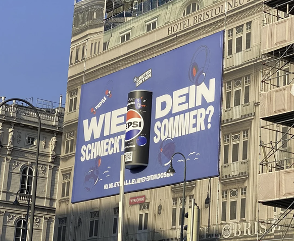 Lustige Fails mit Pepsi Plakat