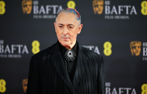 Moderator Alan Cumming versuchte bei der Verleihung aufzuklären – doch das wäre Aufgabe der Organisatoren gewesen.