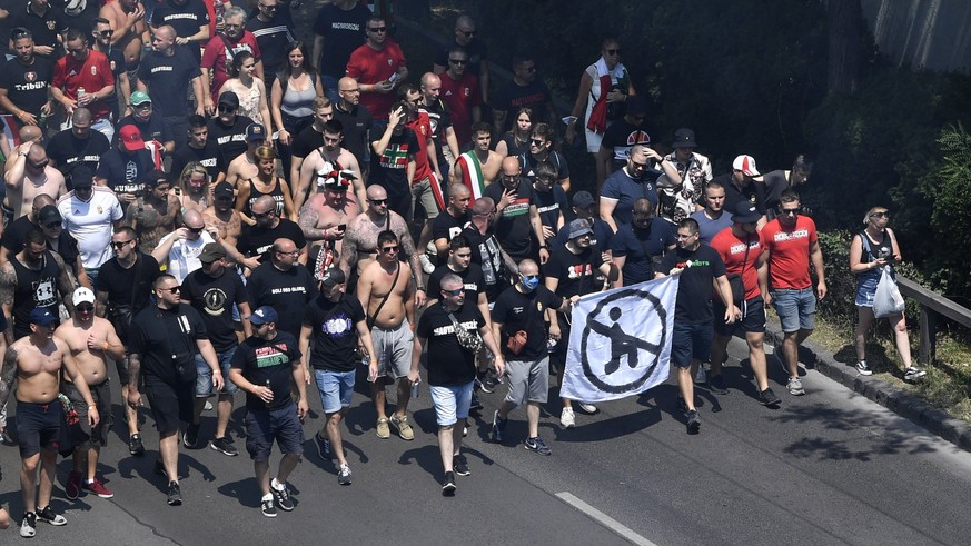 UEFA Euro 2020: Ungarn für seine rassistischen und homophoben Fans bestraft - Vimarsana News