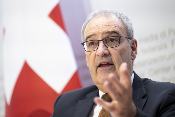 Bundesrat Guy Parmelin spricht an einer Medienkonferenz zum Mietrecht ueber die Aenderung des Obligationenrechts (Mietrecht: Untermiete) und Aenderung des Obligationenrechts (Mietrecht: Kuendigung weg ...