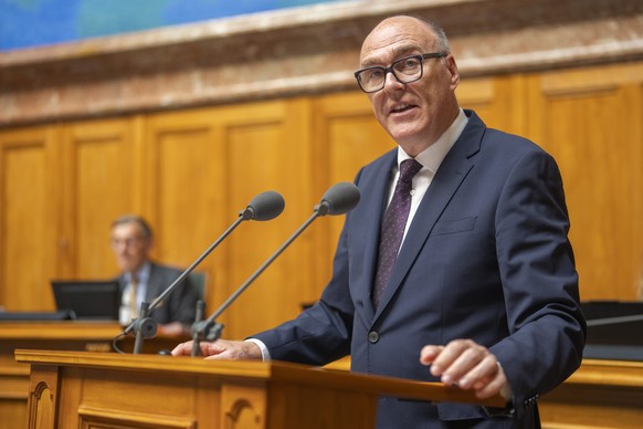 Bundesrat Martin Pfister spricht das erste Mal als Bundesrat zur Grossen Kammer, an der Sommersession der Eidgenoessischen Raete, am Donnerstag, 5. Juni 2025 im Nationalrat in Bern. (KEYSTONE/Til Buer ...