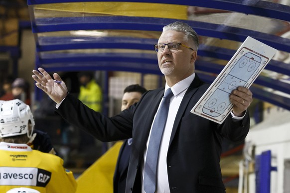 ARCHIVBILD --- ZU MELDUNG, DASS PER HANBERG NEUER HEADCOACH DES EHC KLOTEN WIRD, STELLEN WIR IHNEN FOLGENDES BILDMATERIAL ZUR VERFUEGUNG --- Per Hanberg, head coach of SC Langenthal, reacts, during th ...