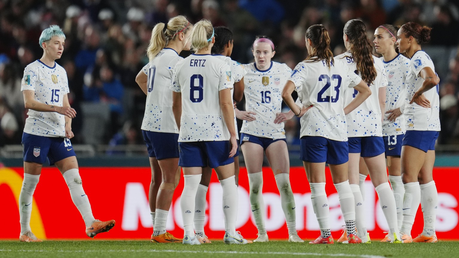 US team talk during a break in the Women&#039;s World Cup Group E soccer match between Portugal and the United States at Eden Park in Auckland, New Zealand, Tuesday, Aug. 1, 2023. (AP Photo/Abbie Parr ...