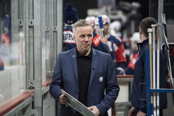 Zurich&#039;s Headcoach Hans Wallson reacts during the Champions Hockey League quarter final ice hockey match between Switzerland&#039;s ZSC Zurich and Sweden&#039;s Vaxjo Lakers, at the Hallenstadion ...