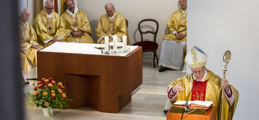 Bischof Vitus Huonder beim Gottesdienst im Kloster Melchtal anlaesslich des 150 Jahre Jubilaeums des Klosters Melchtal St. Niklaus von Fluee, am Samstag, 25. Juni 2016, in Melchtal im Kanton Obwalden. ...