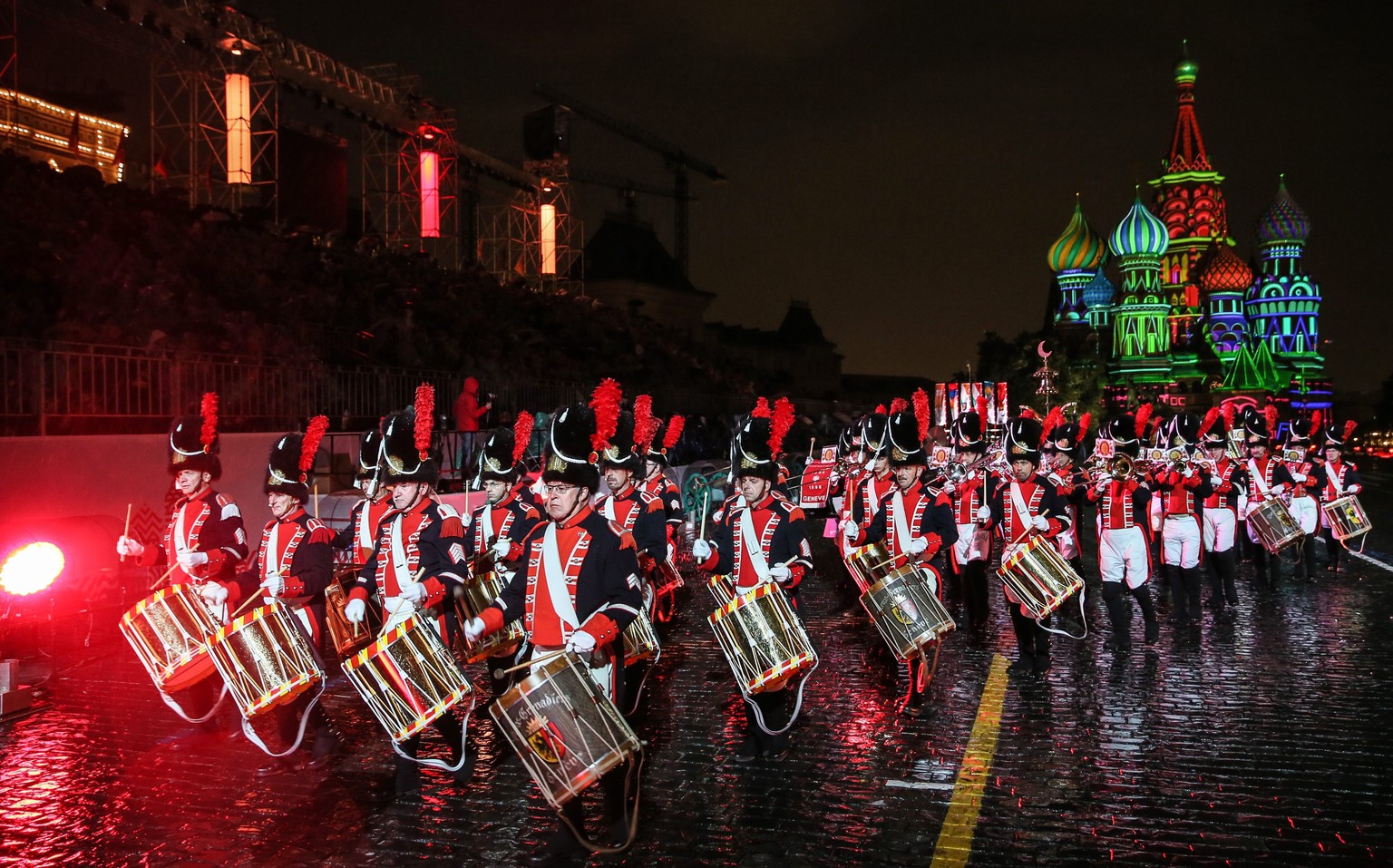 Auch Schweizer sind in Moskau dabei: Die&nbsp;«Vieux Grenadiers», eine Militärmusik-Formation aus Genf.&nbsp;Ihr Auftritt ist allerdings wegen des Ukraine-Konflikts umstritten.