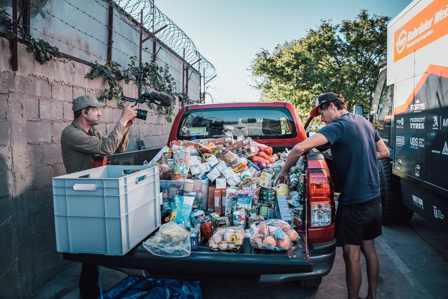 Shopping for six people and 30 days.