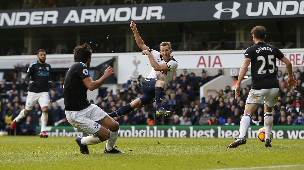 Britain Football Soccer - Tottenham Hotspur v West Bromwich Albion - Premier League - White Hart Lane - 14/1/17 Tottenham's Harry Kane scores their third goal Action Images via Reuters / Paul Chi ...