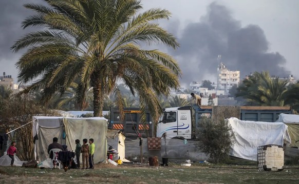 Geflüchtete Palästinenser in provisorischen Unterkünften im südlichen Gaza-Streifen.