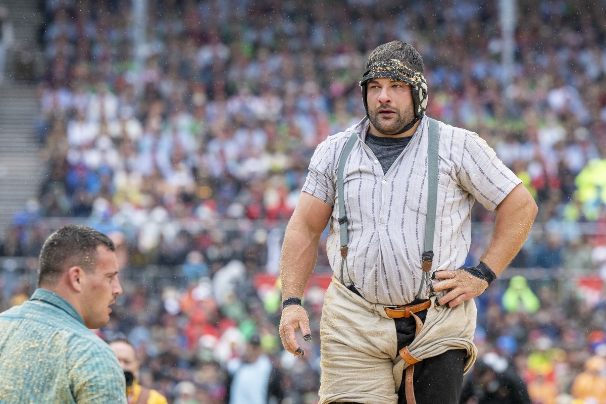 Fritz Ramseier, rechts, und Joel Strebel, links, im 4. Gang beim Eidgenoessischen Schwing- und Aelplerfest 2025 Glarnerland (ESAF), am Samstag, 30. August 2025, in Mollis. (KEYSTONE/Urs Flueeler)