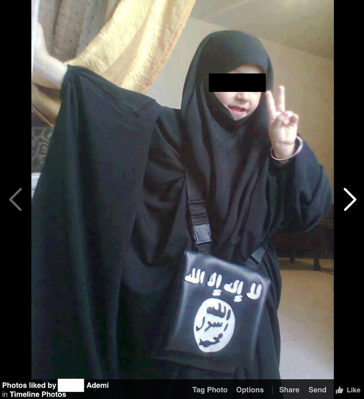 Le like Facebook du plus jeune frère Ademi sur la photo de la fillette portant un sac du groupe terroriste EI.