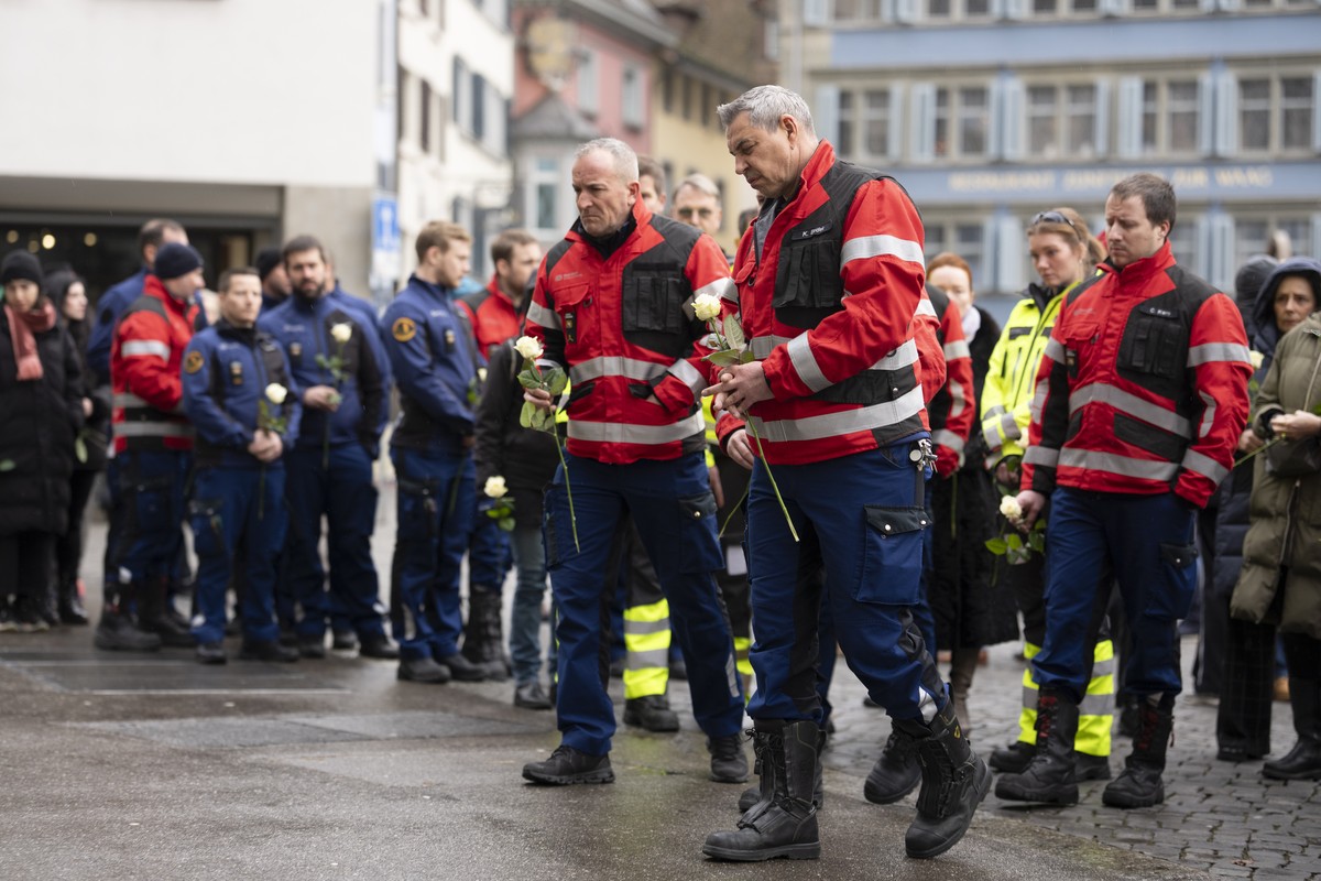 KEYPIX - Members of the fire departement lay down flowers after the commemorative ceremony and the national day of mourning following the deadly fire at the "Le Constellation" bar in Crans-M ...