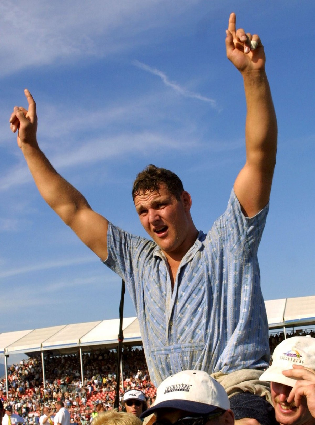 Arnold Forrer, 24, celebrates after winning the title of 'King of the Swingers 2001' during the Swiss Wrestling and Alpine Games Festival in Nyon, Switzerland on Sunday, August 26, 2001. (KE ...