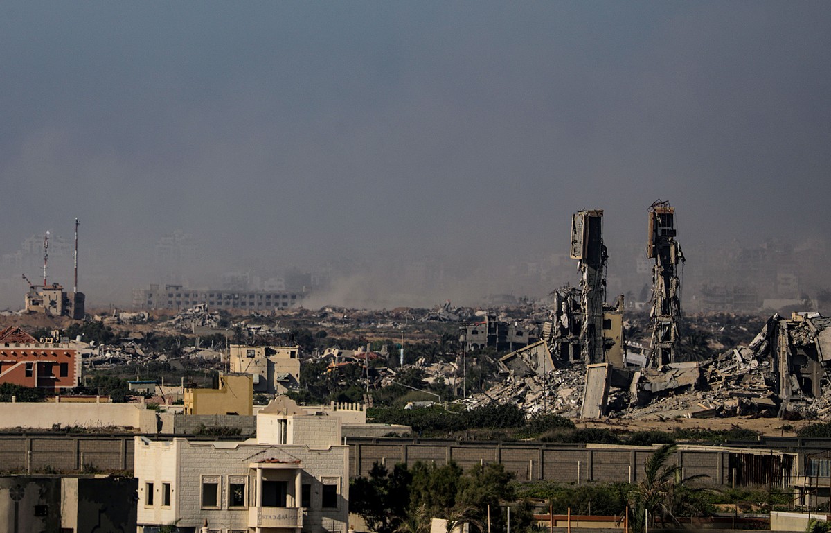 epa11473706 Smoke rises as the Israeli military continues its operation in Gaza City, 11 July 2024 (issued 12 July 2024). The Israeli army on 09 July, had asked all inhabitants of Gaza city to leave,  ...