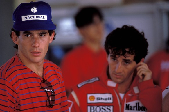 Ayrton Senna (Brasilien / McLaren Honda, li.) mit seinem Teamkollegen Alain Prost (Frankreich / McLaren)

Ayrton Senna Brazil McLaren Honda left with his Teammates Alain Cheers France McLaren