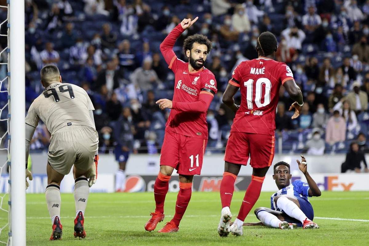 Liverpool's Mohamed Salah, center, celebrates after scoring the opening goal during the Champions League group B soccer match between FC Porto and Liverpool at the Dragao stadium in Porto, Portug ...
