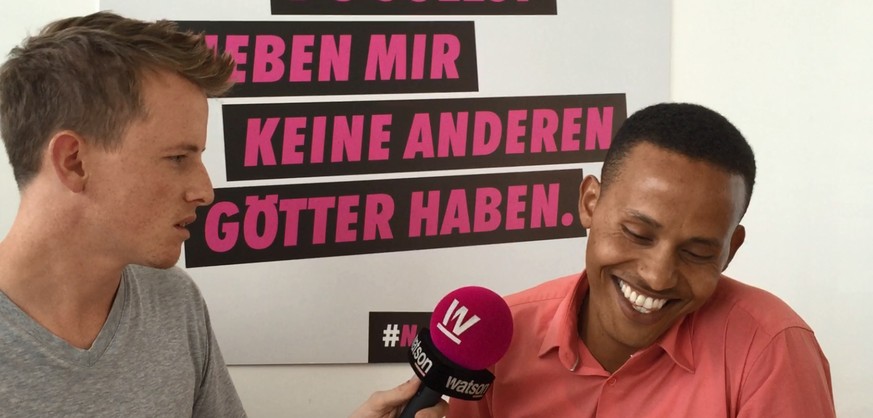 Zenagebriel Haile hat kein schlechtes Gewissen, dass er einem Schweizer den Job weggenommen hat – unser Reporter hingegen hätte Mühe, sich am Stammtisch Gehör zu verschaffen.