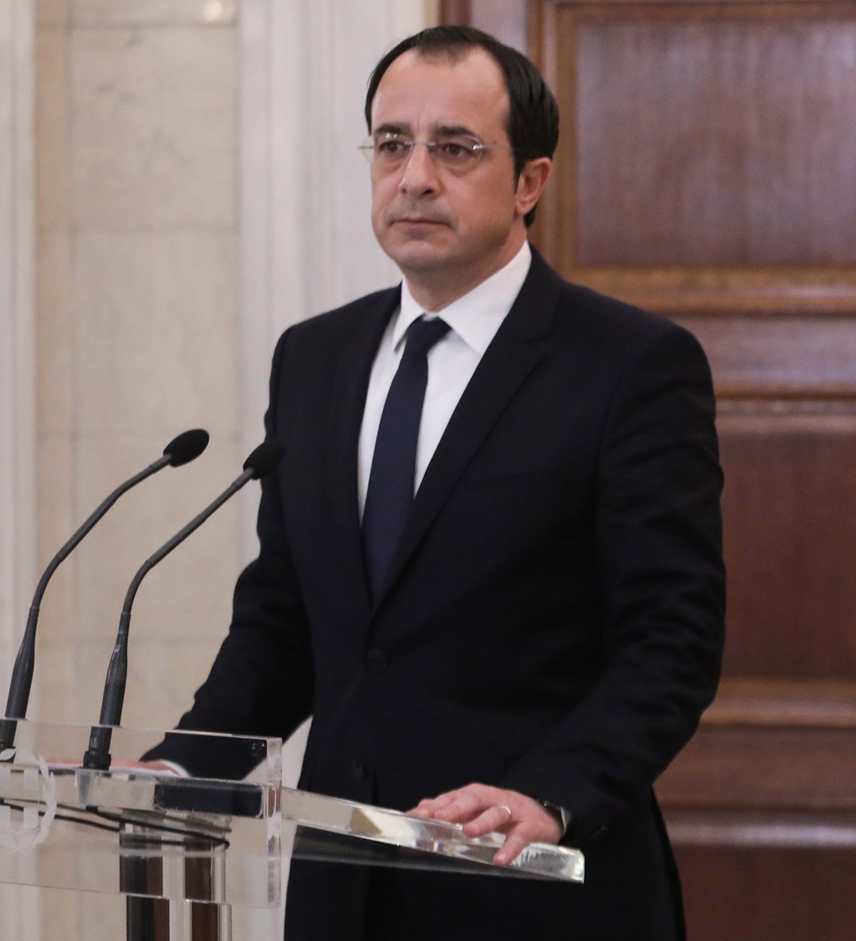 epa10520331 Prime Minister Kyriakos Mitsotakis (R) and President of the Republic of Cyprus Nikos Christodoulidis (R) make joint statements during their meeting at Maximos Mansion in Athens, Greece, 13 ...
