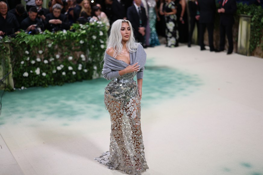 epa11323547 Kim Kardashian arrives at the red carpet for the 2024 Met Gala, the annual benefit for the Metropolitan Museum of Art&#039;s Costume Institute, in New York, New York, USA, 06 May 2024. The ...