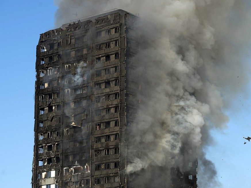 Bei dem Feuer am 14. Juni 2017 im Grenfell Tower waren 71 Menschen ums Leben gekommen. (Archivbild)