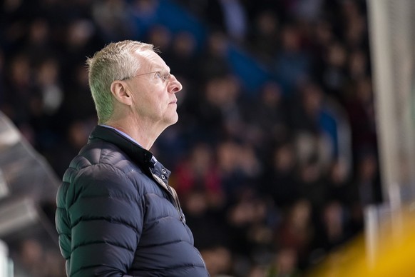 LÕentraineur bernois Kari Jalonen, lors de la rencontre du championnat suisse de hockey sur glace de National League entre le HC Fribourg-Gotteron, HCFG, et SC Bern, SCB, ce samedi, 27 octobre 2018 a  ...