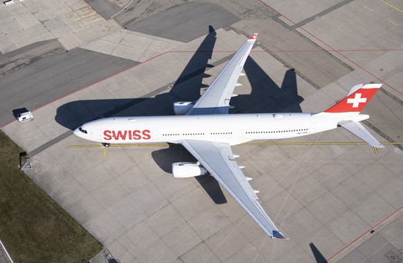 Parked planes of the airline Swiss at the airport in Zurich, Switzerland on Monday, 23 March 2020. The bigger part of the Swiss airplanes are not in use due to the outbreak of the coronavirus. (KEYSTO ...