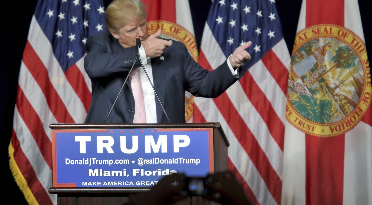 ZU DEN US-PRAESIDENTSCHAFTSWAHLEN AM DIENSTAG, 8. NOVEMBER 2016, STELLEN WIR IHNEN FOLGENDES BILDMATERIAL ZU DONALD TRUMP ZUR VERFUEGUNG - epa04992228 Republican US presidential candidate Donald Trump ...