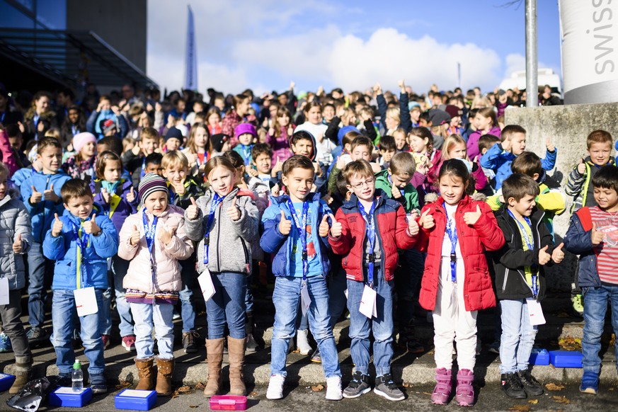 Schulkinder der Schule Goldau am Tag der Pausenmilch, fotografiert am Donnerstag, 03. November 2016 in Goldau. (PPR/Manuel Lopez)