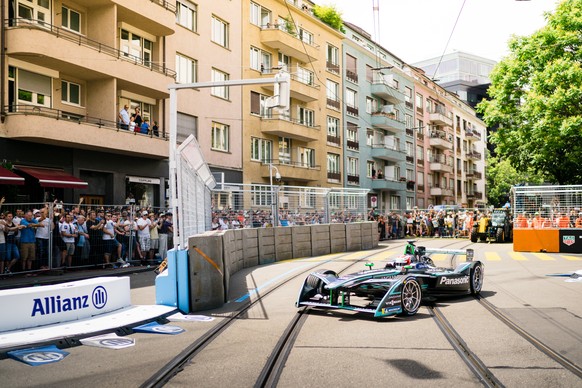 Der Brasilianer Nelson Piquet jr vom Team Panasonic Jaguar Racing auf der Strecke fotografiert am Formel E-Prix Zuerich, am 10. Juni 2018 in Zuerich Enge. Das Rennen findet am 10. Juni 2018 zum ersten ...