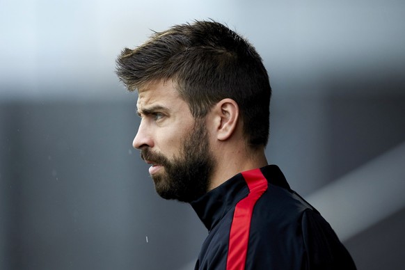 epa06236468 FC Barcelona&#039;s Spanish defender Gerard Pique arrives for a training session at the team&#039;s Joan Gamper facilities, in Barcelona, northeastern Spain, on 30 September 2017. FC Barce ...