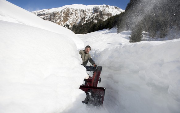 Im Blenio-Tal lag diesen Winter eine meterhohe Schneewand