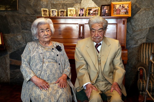 epaselect epa08627738 Ecuadorians Julio Cesar Mora Tapia (R), 110, and Waldramina Maclovia Quinteros (L), 104, pose during an interview in Quito, Ecuador, 26 August 2020. Julio Cesar and Waldramina en ...