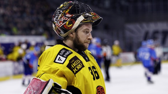 SC Bern Torhueter Adam Reideborn waehrend dem Eishockey-Meisterschaftsspiel der National League zwischen den Teams EHC Kloten und SC Bern am Samstag, 4. Januar 2025, in Kloten. (KEYSTONE/Patrick B. Kr ...