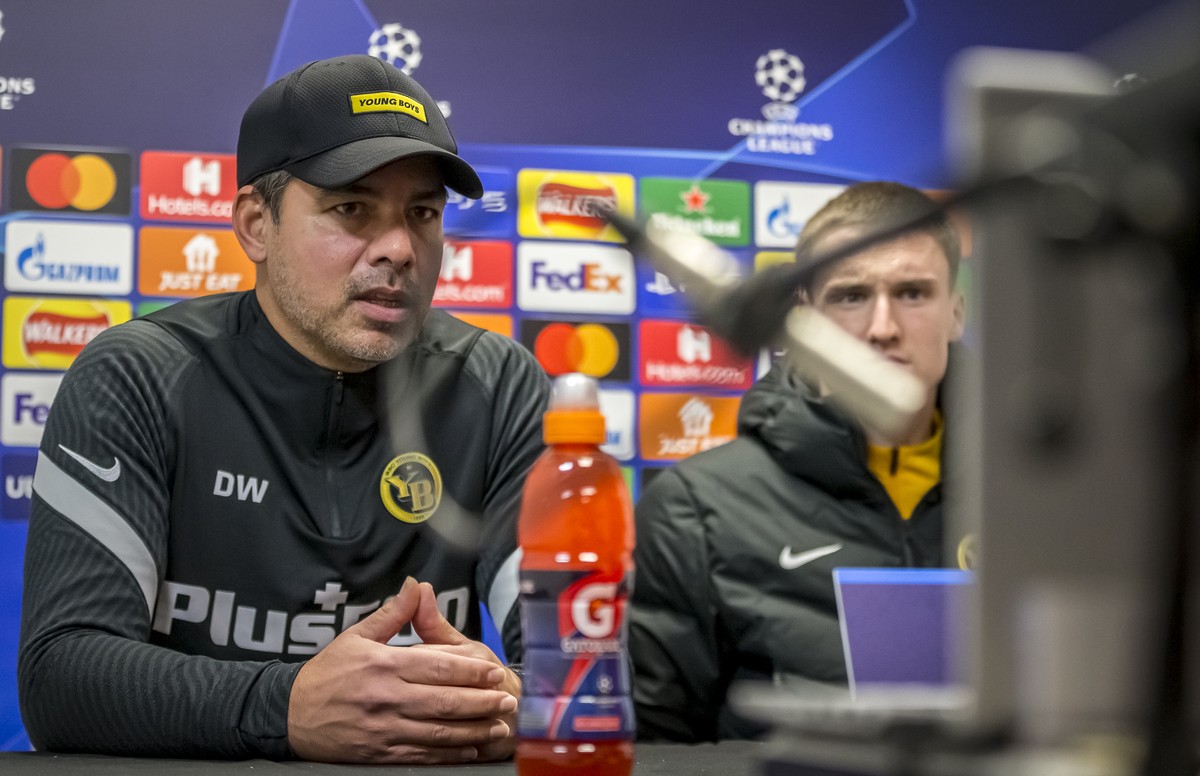 Young Boys? head coach David Wagner, left, and Michel Aebischer at the media conference in Manchester for the UEFA Champions League match between England?s Manchester United and Switzerland's BSC ...