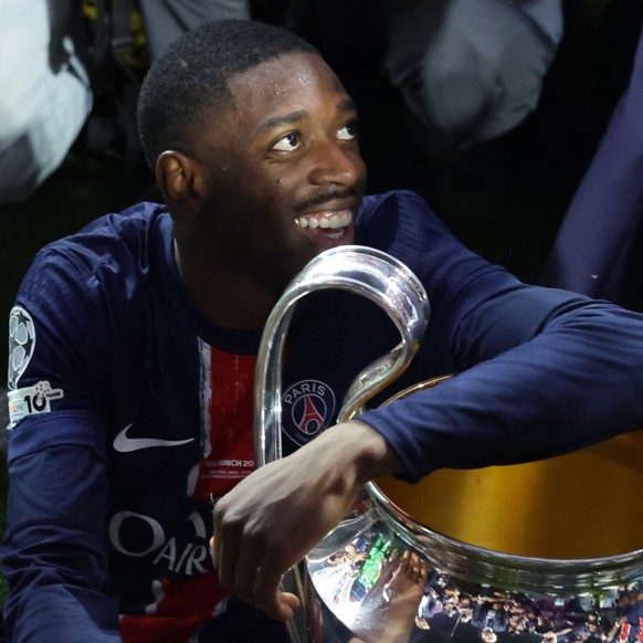 epa12148325 Ousmane Dembele of PSG celebrates with the trophy after winning the UEFA Champions League final between Paris Saint-Germain and Internazionale Milano, in Munich, Germany 31 May 2025. EPA/C ...