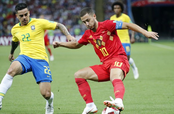 epa06869514 Fagner of Brazil (L) and Eden Hazard of Belgium in action during the FIFA World Cup 2018 quarter final soccer match between Brazil and Belgium in Kazan, Russia, 06 July 2018.

(RESTRICTI ...