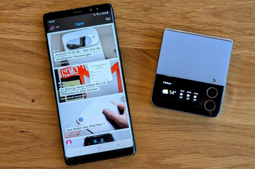Ich bin vom grossen Galaxy Note 8 (links) aufs kleine Galaxy Z Flip 4 umgestiegen.