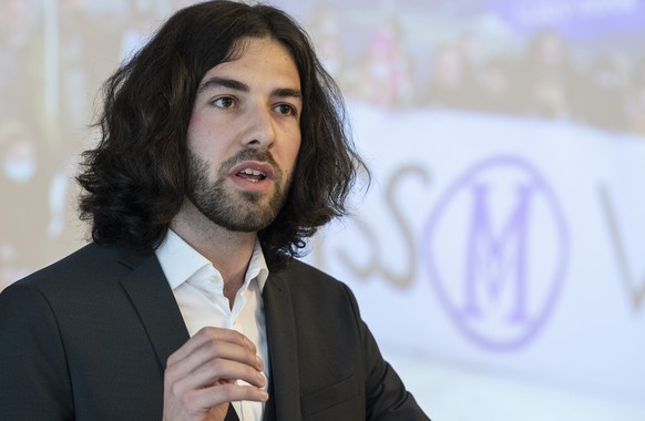 Nicoals Rimoldi, Co-Praesident von Mass Voll von den Freunden der Verfassung, aeussert sich zum Covid 19 Gesetz, am Donnerstag, 15. April 2021, in Bern. (KEYSTONE/Peter Schneider)