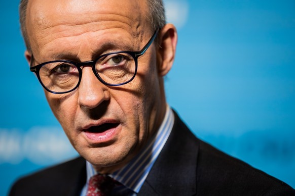 08.11.2024, Berlin: Friedrich Merz, CDU-Bundesvorsitzender und Unions-Fraktionsvorsitzender, gibt nach einer Sondersitzung der CDU/CSU-Bundestagsfraktion ein Pressestatement. Foto: Christoph Soeder/dp ...