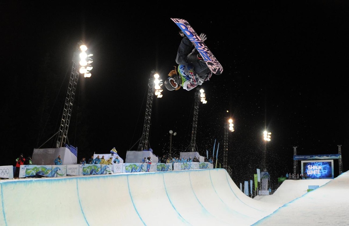 Shaun White of the USA competes in the men's halfpipe final in the men's halfpipe at the Vancouver 2010 Olympics in Vancouver, British Columbia, Wednesday, Feb. 17, 2010. (AP Photo/Mark J. T ...