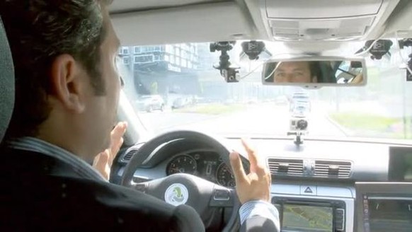Zürich - 12.5.2015 - Das ist das erste selbstfahrende Auto der Schweiz. Die Swisscom macht Test mit einem selbstfahrenden Auto. Der VW Passat wurde mit Sensoren, Computern und Software ausgerüstet. Au ...