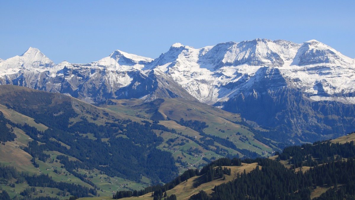 Pegel-des-Gletschersees-oberhalb-von-Lenk-beginnt-zu-sinken